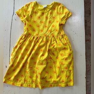 Hanna Andersson playground dress in size 6-7; yellow with orange suns